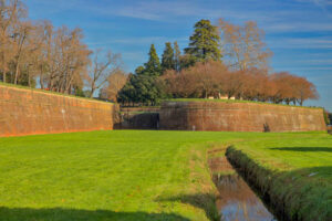 Cycling on the walls of Lucca, Tuscany